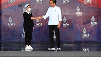 Menteri Luar Negeri Retno Marsudi ikut mendampingi Jokowi mengecek kesiapan terakhir penyelenggaraan KTT G20. Muchlis Jr/Biro Pers Sekretariat Presiden.