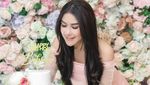 Bebizie Awet Cantik di Ulang Tahun ke-40 yang Dipennuhi Kue Mewah
