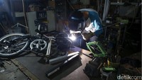 Jika anda ingin merubah sepeda konvensional menjadi sepeda elektrik harus menyiapkan kocek 18-30 juta rupiah, tergantung spek yang diinginkan.