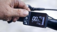 Kecepatan sepeda ini bisa melaju hingga 40-45km/jam, namun kecepatan tersebut masih bisa di adjust sesuai dengan kebutuhan pelanggan.