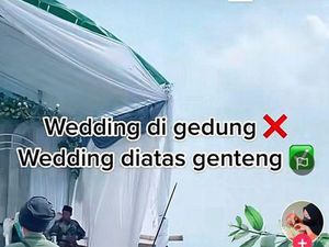 Pengantin Viral Gelar Pernikahan di Atas Genteng, Bikin Netizen Bingung