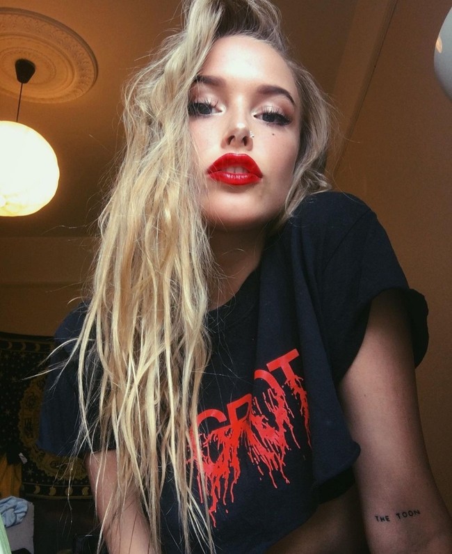 Selama 16 tahun kehidupannya, Blume meyakini dirinya sebagai wanita. Namun di akhir masa remajanya dia tidak mengalami pubertas seperti menstruasi atau tumbuhnya bulu di tubuh. Foto: Dok. Instagram/@blumekind_