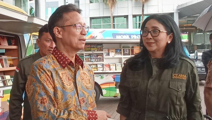 CT ARSA Foundation melepas 12 relawan Pintar Mengajar (Pijar) ke pelosok Tanah Air. Para relawan itu diharapkan dapat berkontribusi besar bagi masyarakat terutama di daerah terpencil.