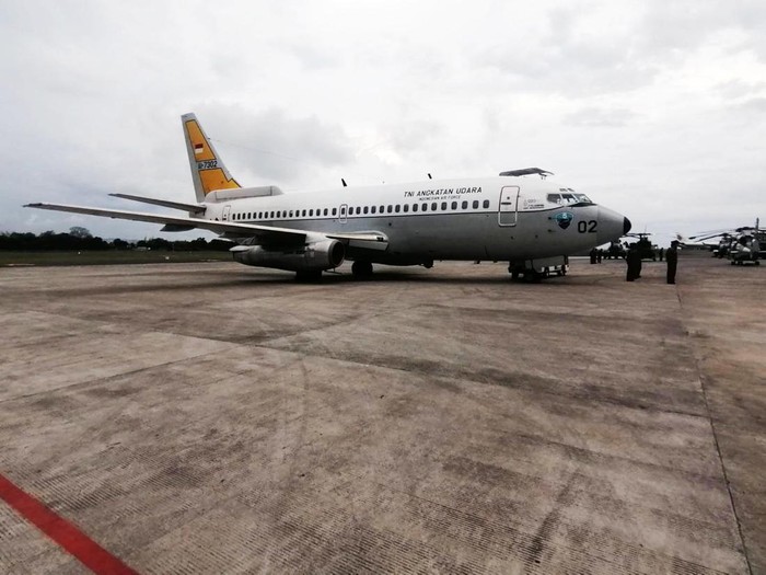 Dari sembilan tersebut terdiri dari pesawat pengintai dua, satu pesawat angkut Boeing, dua pesawat angkut Hercules, satu pesawat Medivac (Medical Evacuation) yaitu pesawat Hercules yang disetting dengan mini ICU itu ada satu, kemudian  ada dua F-16, dua Sukhoi dan ada lima belas helikopter. Foto: Nuranda Indrajaya/detikBali Dari sembilan tersebut terdiri dari pesawat pengintai dua, satu pesawat angkut Boeing, dua pesawat angkut Hercules, satu pesawat Medivac (Medical Evacuation) yaitu pesawat Hercules yang disetting dengan mini ICU itu ada satu, kemudian  ada dua F-16, dua Sukhoi dan ada lima belas helikopter. Foto: Nuranda Indrajaya/detikBali