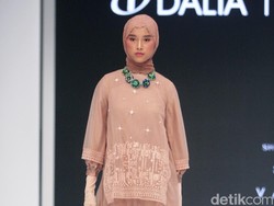 10 Koleksi Ria Miranda di JFW 2023, Hadirkan Busana dengan Motif Khas Minang