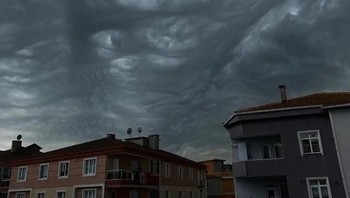 Langit badai yang menyeramkan. Foto: Reddit