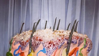 Mau kue berbentuk potongan kulit ini? Foto: Reddit
