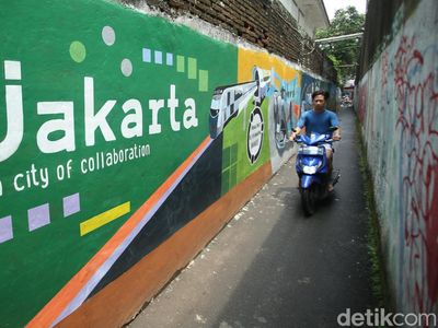 Warna-warni Mural di Gang Sempit Mampang Jakarta