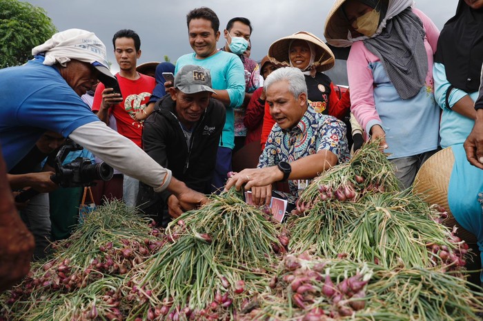Ganjar Pranowo Bersama Petani