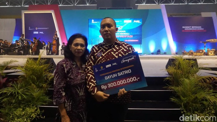 Gayuh Satrio pecatur low vision asal Jogja, Selasa (8/11/2022).