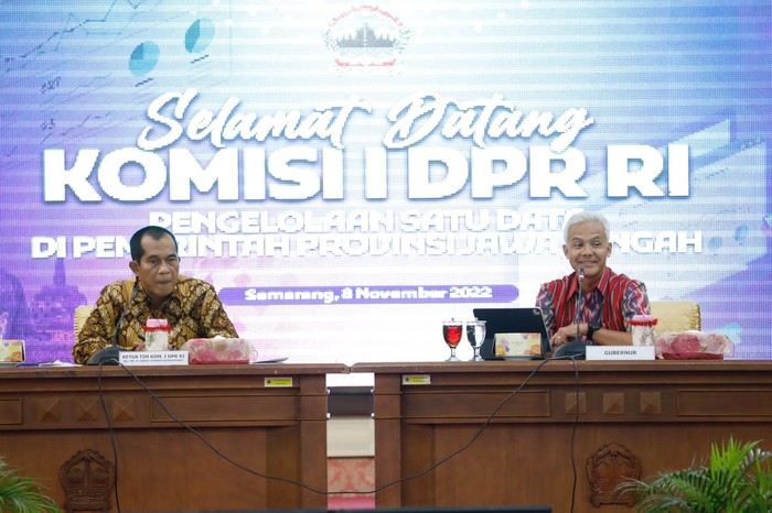 Gubernur Jawa Tengah Ganjar Pranowo menerima kunjungan kerja (kunker) Komisi I DPR RI di Gedung Gradhika Bhakti Praja, Semarang.