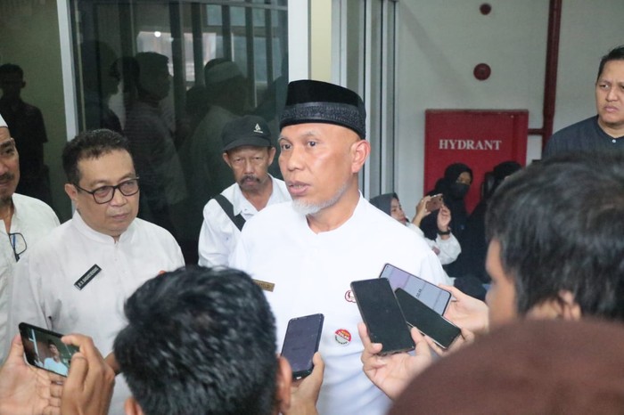 Gubernur Sumbar Mahyeldi