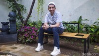 Husein Ja’far kecil sampai remaja tumbuh di lingkungan Arab di Bondowoso, Jawa Timur. Lahir dalam keluarga di mana ayahnya adalah seorang tokoh Habib di daerahnya. “Beban gue tuh ganda. Sebagai seorang Habib dan anak dari seorang Habib yang menjadi ketua Habib.” Foto: Grandyos Zafna