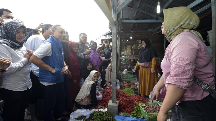 Harga dan Pasokan Bapok di Pasar Panyabungan Sumut Stabil Secara geografis letak Pasar Panyabungan, Sumut, jauh dari pusat kota. Meski begitu harga dan pasokan bahan pokok terpantau stabil.