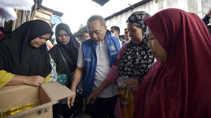 Secara geografis letak Pasar Panyabungan, Sumut, jauh dari pusat kota. Meski begitu harga dan pasokan bahan pokok terpantau stabil.