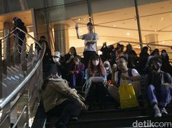 Hujan Deras, Warga Saksikan Gerhana Bulan Lewat Aplikasi