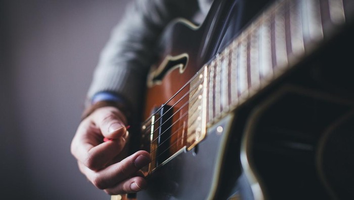 Ilustrasi main gitar. Ilustrasi main gitar.
