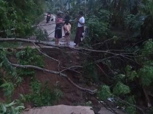 Jembatan Putus-Jalan Ambles gegara Banjir dan Longsor di Cianjur