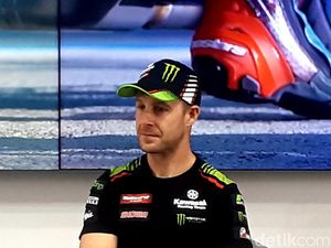 Pebalap WSBK Jonathan Rea Jajal Nasi Padang, Begini Reaksinya