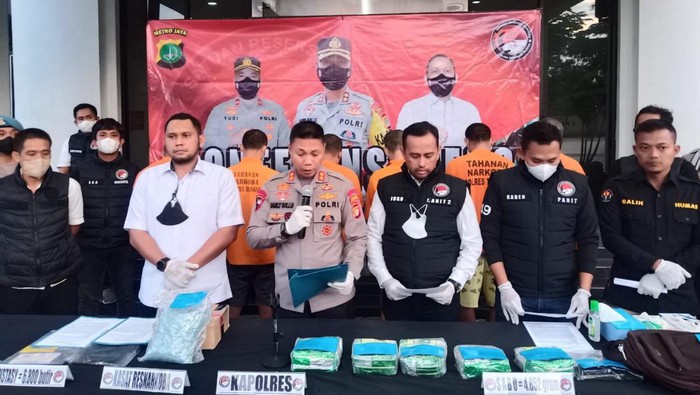 Jumpa pers Polres Tangerang Selatan soal kasus narkoba