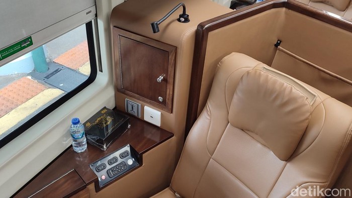KA Taksaka Luxury Sleeper