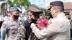 Momen Pelucutan Seragam Aipda AL Usai Dipecat karena Selingkuh