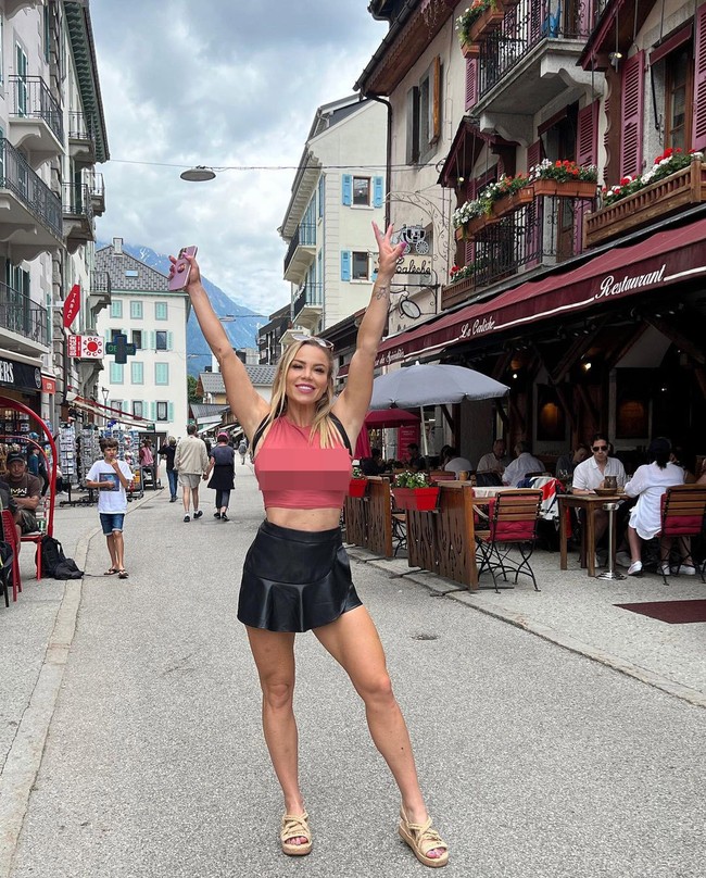 Setelah bertahun-tahun bangkit dari masa lalunya, Lauren akhirnya menikahi seorang model, membangun bisnis fitness, dan jadi selebgram hingga dijuluki perawat terseksi di dunia.Foto: Instagram Lauren Drain