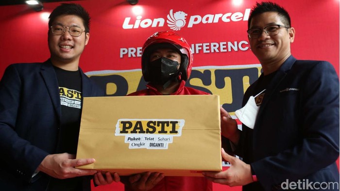 Layanan PASTI Bikin Paket Telat Sehari Ongkir Diganti Lion Parcel mengenalkan program PASTI. Layanan ini memberikan penggantian ongkir jika pengiriman mengalami keterlambatan sehari.