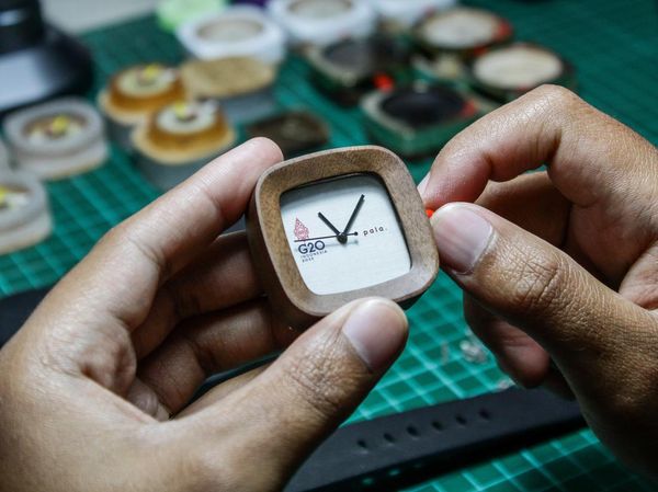 Made in Bandung, Jam Kayu Ini Jadi Suvenir G20
