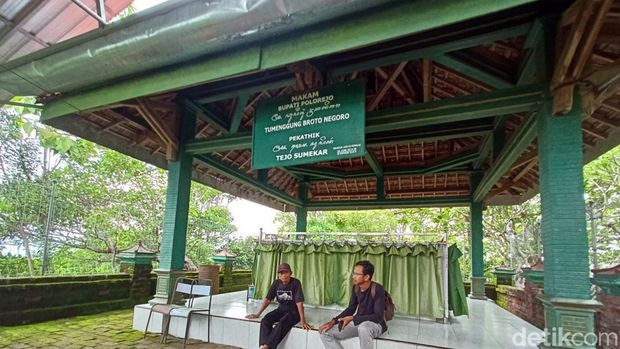 Makam Tumenggung Brotonegoro di Astana Giri Gombak, Ponorogo