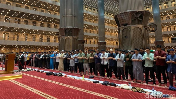 Masjid Istiqlal Gelar Salat Gerhana Bulan Total Berjemaah