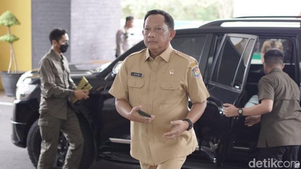 Mendagri Tito Karnavian saat menghadiri rapat koordinasi kepala daerah se-Provinsi Riau di Pekanbaru.