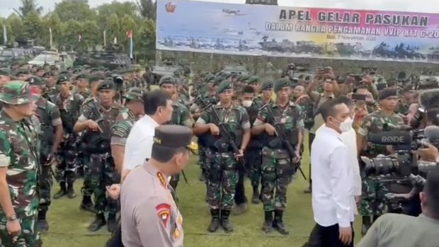 Menko Marves Luhut Binsar Pandjaitan meninjau Apel Gelar Pasukan Dalam Rangka Pengamanan VVIP KTT G20 2022. (Tangkapan Layar via Instagram @luhut.pandjaitan)