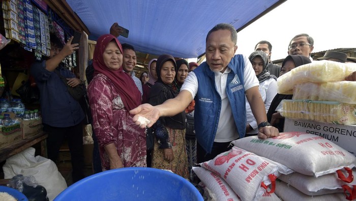 Menteri Perdagangan Zulkifli Hasan melakukan kunjungan ke Pasar Panyabungan, Kabupaten Mandailing Natal, Sumatera Utara.
