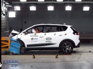 Mobil Nasional Vietnam Dites Tabrak, Begini Hasilnya