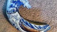 Keren! Deburan ombak biru ini terbuat dari pisang. Detail gambar dan permainan warna membuat pisang ini jadi hasil karya yang indah. Foto: Instagram @funwithfruit