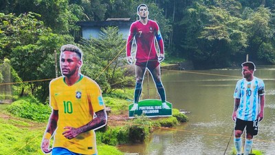 Ada Messi, Ronaldo, dan Neymar Raksasa di Sungai India!