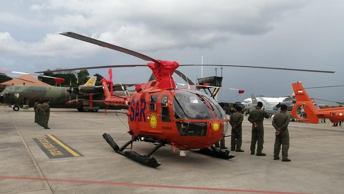 Panglima TNI Jenderal Andika Perkasa, mengajak tim media mengecek alutsista yang digunakan untuk pengamanan KTT G20 di Bali. Foto: Nuranda Indrajaya/detikBali Panglima TNI Jenderal Andika Perkasa, mengajak tim media mengecek alutsista yang digunakan untuk pengamanan KTT G20 di Bali. Foto: Nuranda Indrajaya/detikBali