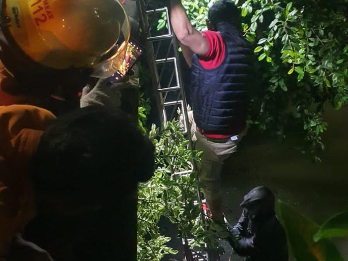 Pelaku curanmor di Surabaya dievakuasi dari sungai petugas