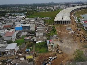 Rumah Warga Dirobohkan demi Jalan Tol Cibitung-Cilincing