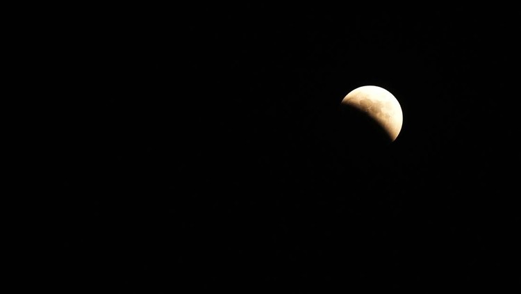 Penampakan Gerhana Bulan Total di Berbagai Negara Gerhana bulan total dapat disaksikan di sejumlah negara. Ini deretan penampakannya.