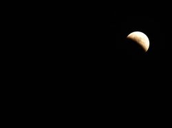Penampakan Gerhana Bulan Total di Berbagai Negara
