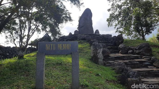 Peti kubur batu yang digunakan manusia purba kaki Gunung Ciremai