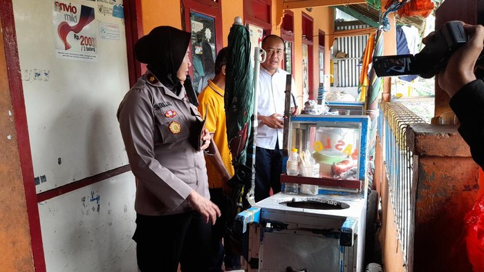 Polisi Olah TKP Lima Orang Termasuk Balita Luka Bakar Terkena Semburan Api Akibat Tabung Gas Bogor di Bogor Barat Kota Bogor