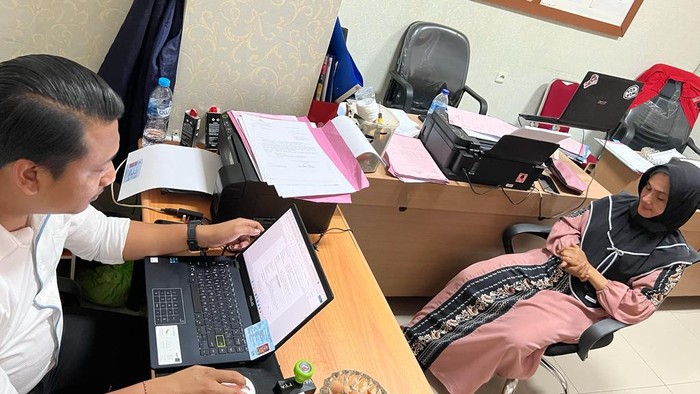 Emak-emak berinisial SN (45) di Pontianak, Kalimantan Barat (Kalbar) menjadi tersangka usai menampar balita 4 tahun.