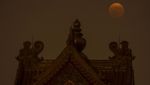 Potret Gerhana Bulan Total di China