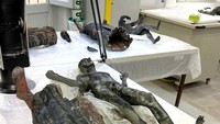 Patung-patung tersebut dipamerkan di laboratorium di Grosseto, Italia.