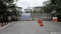 Sementar itu di beberapa lokasi tampak sudah bersih dari keberadaan PKL.