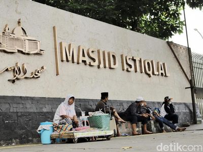 Potret PKL di Istiqlal Kucing-kucingan dengan Satpol PP
