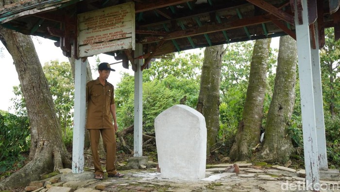prasasti di lamongan